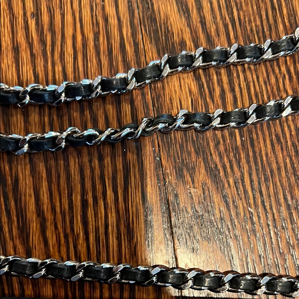 CHANEL Black Crossbody Bag with Iconic CC Logo - Picture 11 of 12